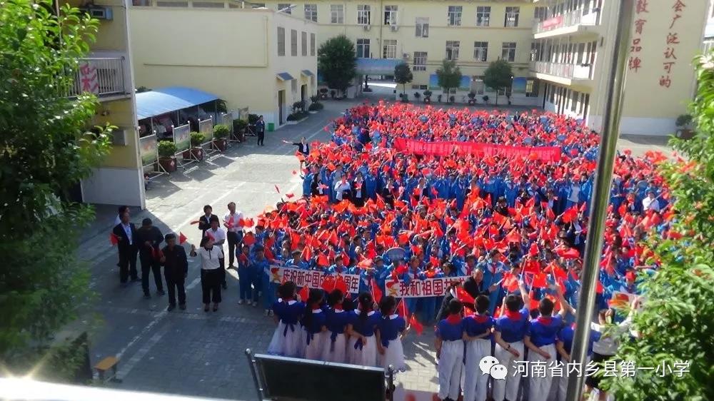 河南定做校服的廠家哪家專業(yè)一些